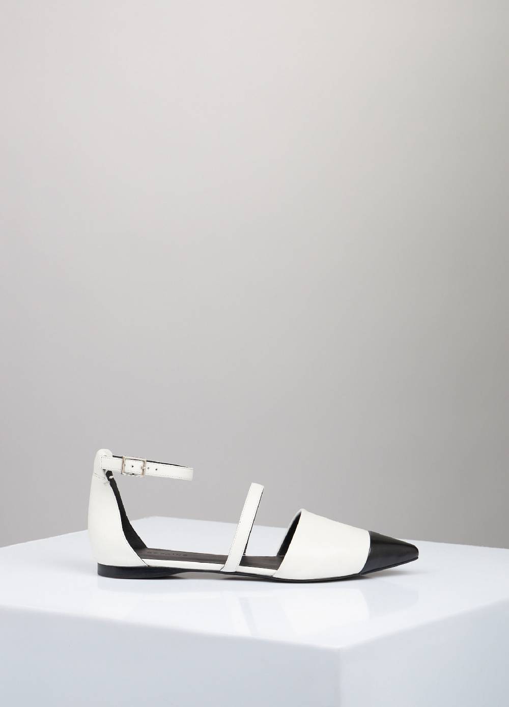 LES COPAINSBallerine in vera pelle con laccetto alla caviglia Italy