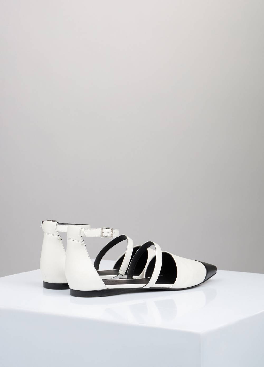 LES COPAINSBallerine in vera pelle con laccetto alla caviglia Italy