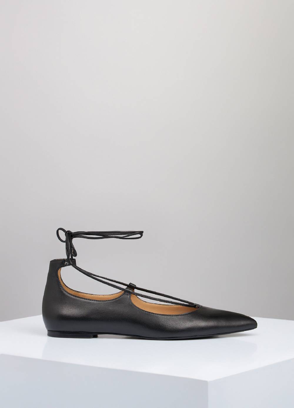 LES COPAINSBallerine in vera pelle con laccetti Italia