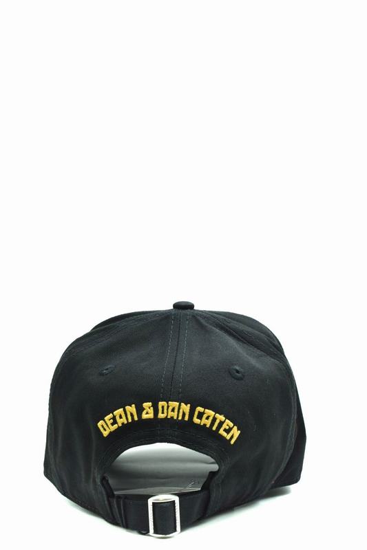 DSQUARED2 Cappelli Codice prodotto: BCM0682 05C000012124 In Linea
