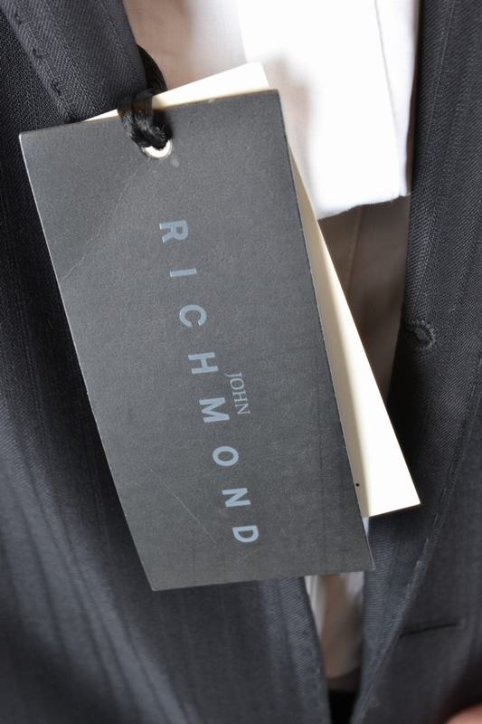 John Richmond Giacche da completo Codice prodotto: ZHE1 1089 4022 0990 Grande vendita