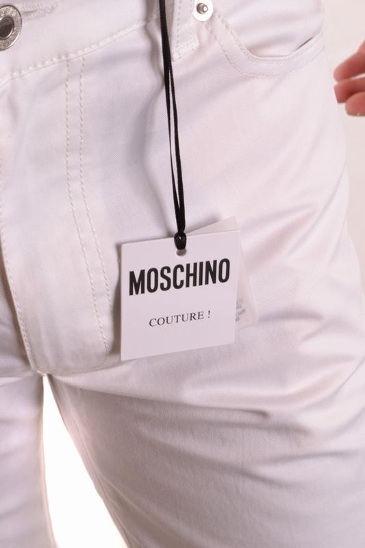 Moschino Bermuda Codice prodotto: Z A0346 0219 0001 Trasporto libero internazionale