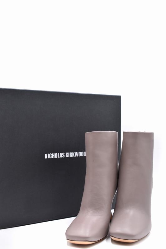 Nicholas Kirkwood Stivali Codice prodotto: 909B15NLS1-TAU Offerta speciale della fabbrica