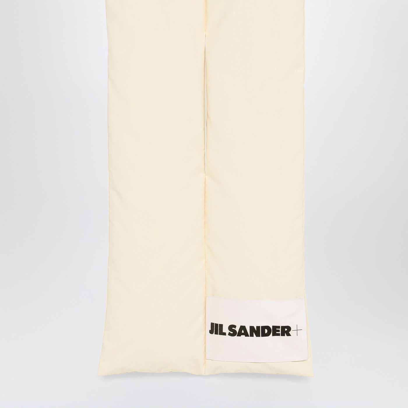 Jil Sander Sciarpa imbottita beige con logo In Vendita