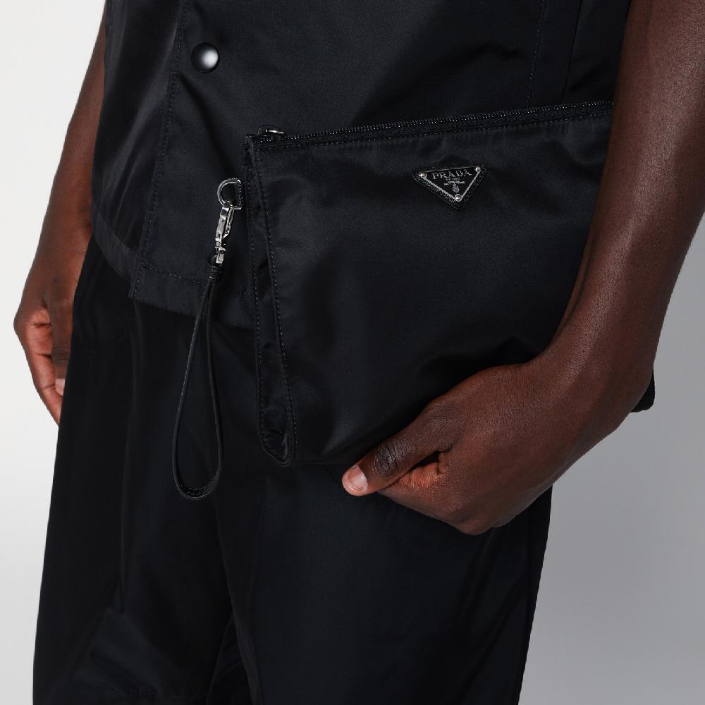 Prada Pouch nera in Re-Nylon Soddisfazione Garantita