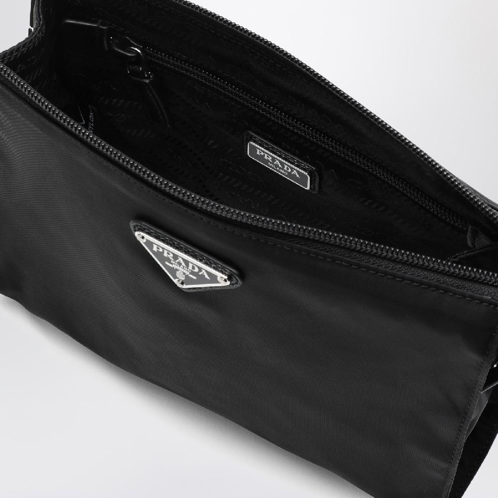 Prada Pouch nera in Re-Nylon Soddisfazione Garantita