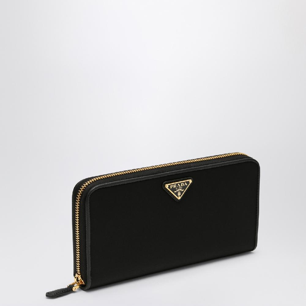 Prada Portafoglio zip around nero in Re-Nylon Sottocosto