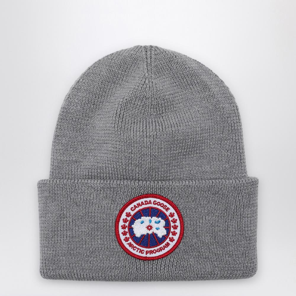 Canada Goose Cuffia grigia con patch logo Hotsell