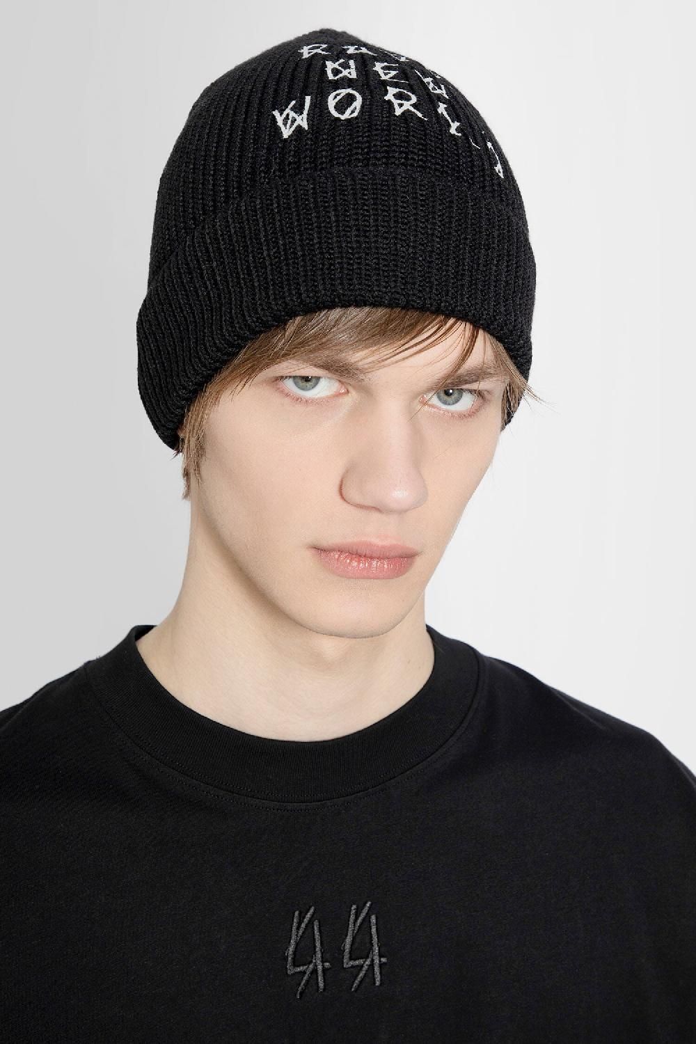 Antonioli 44 LABEL GROUP MAN BLACK HATS Negozio