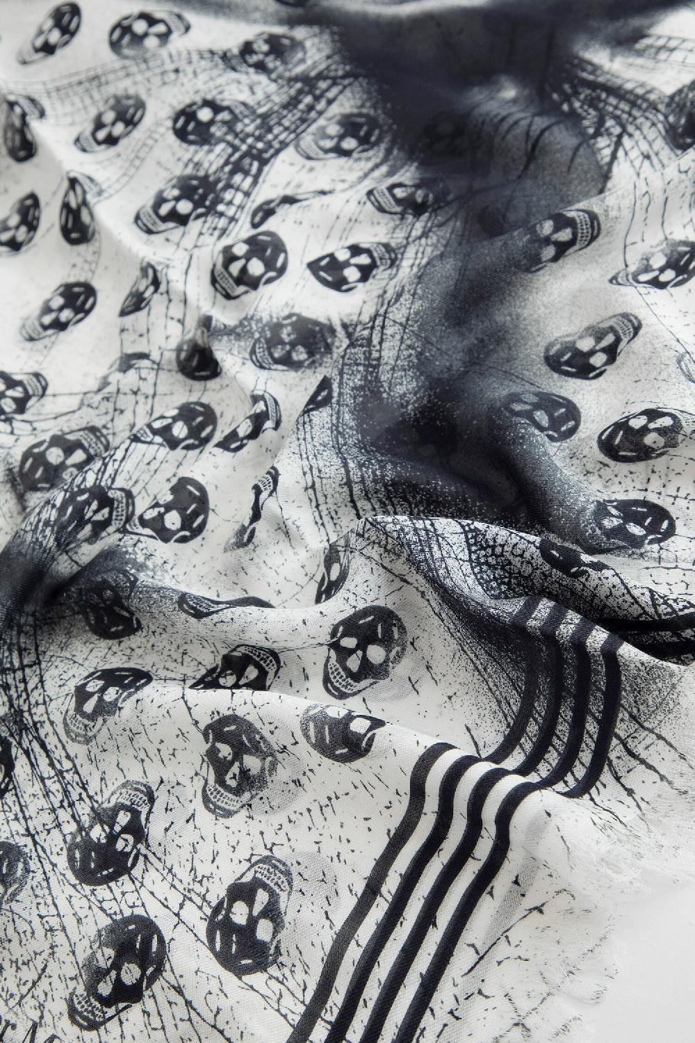 Antonioli ALEXANDER MCQUEEN MAN BLACK&WHITE SCARVES In Vendita