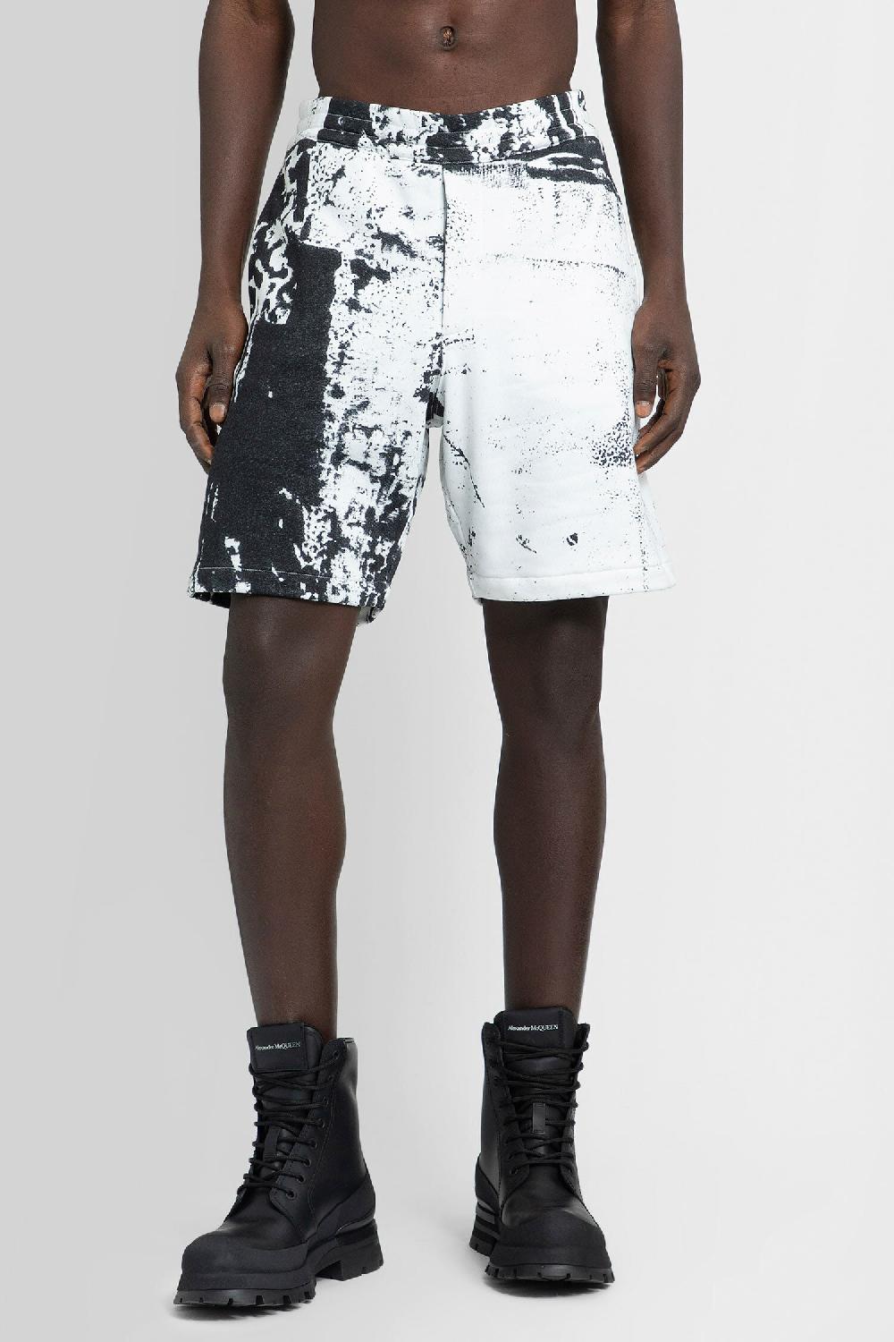 Antonioli ALEXANDER MCQUEEN MAN BLACK&WHITE SHORTS & SKIRTS Offerte