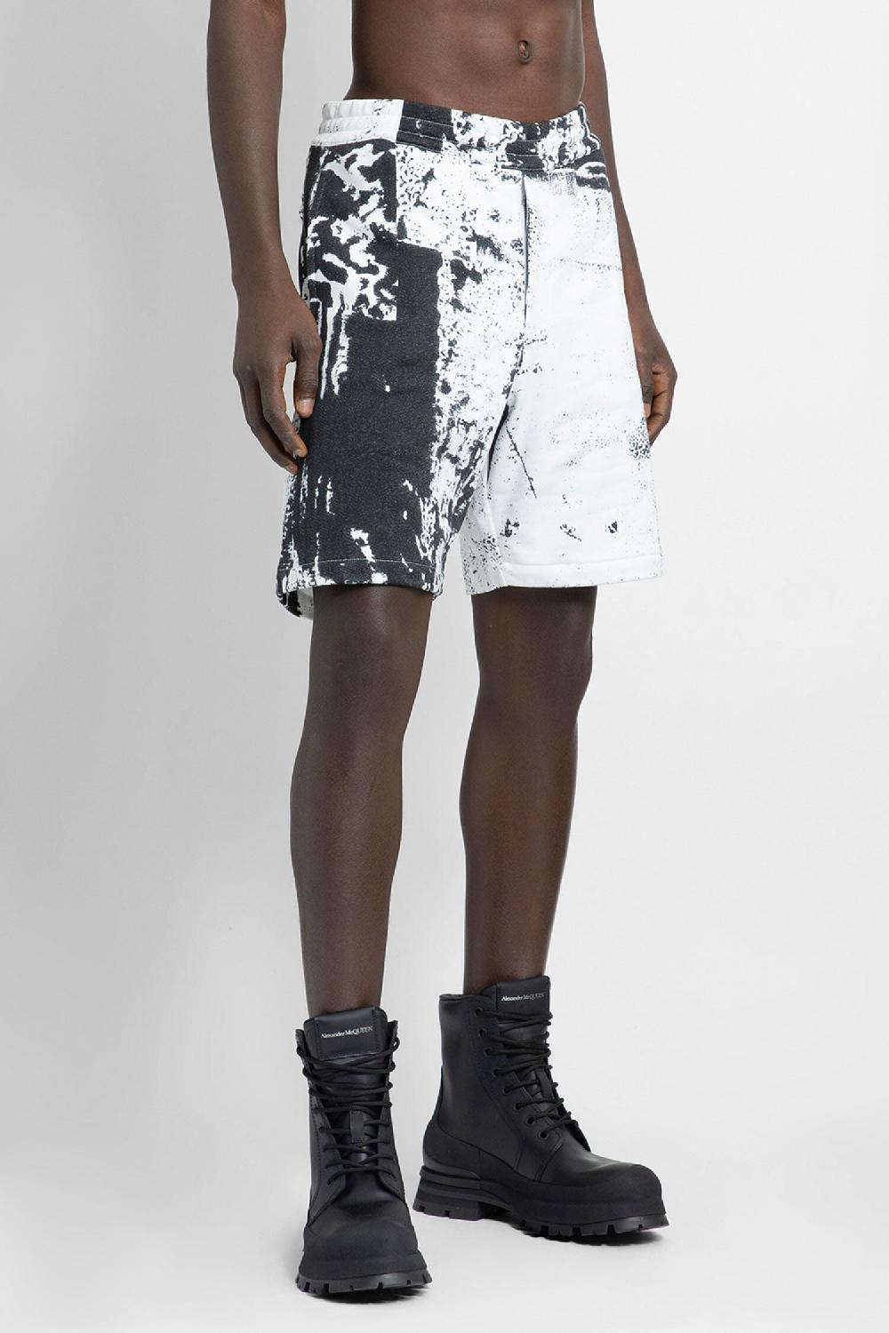 Antonioli ALEXANDER MCQUEEN MAN BLACK&WHITE SHORTS & SKIRTS Offerte