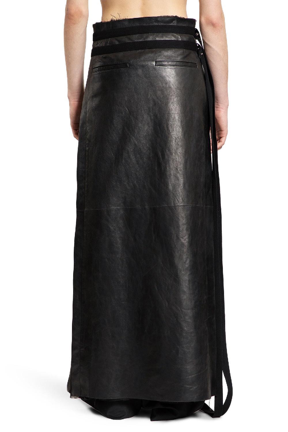 Antonioli ANN DEMEULEMEESTER MAN BLACK SHORTS & SKIRTS Fino Al -60%