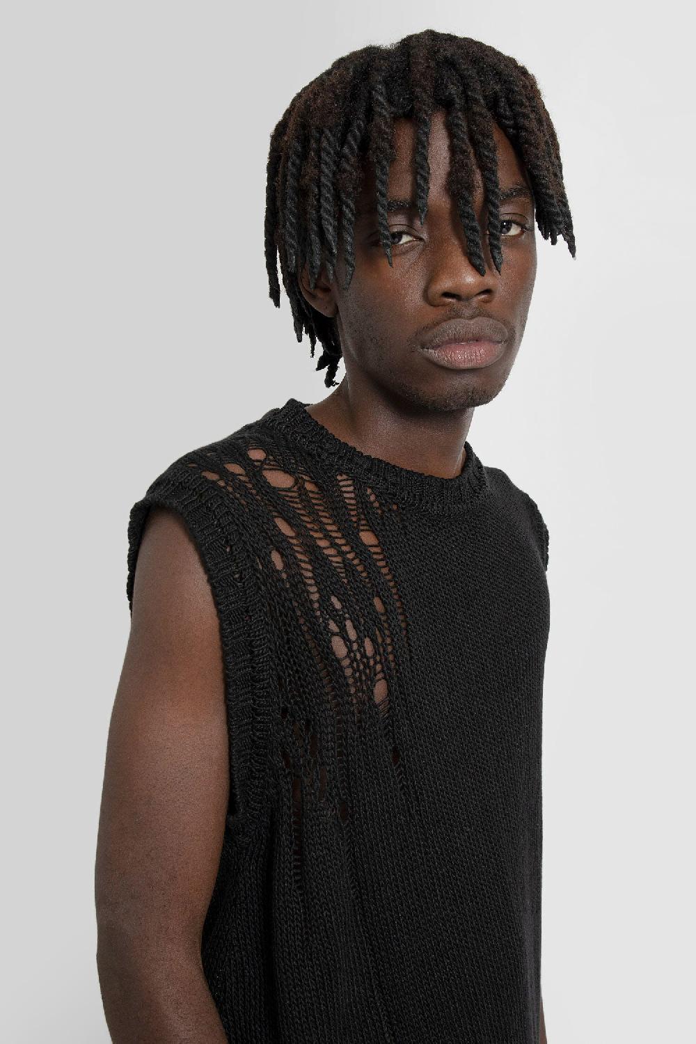 Antonioli ANN DEMEULEMEESTER MAN BLACK VESTS Negozio online di fabbrica