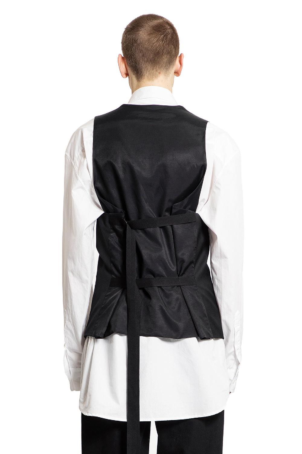Antonioli ANN DEMEULEMEESTER MAN BLACK VESTS Offerta speciale