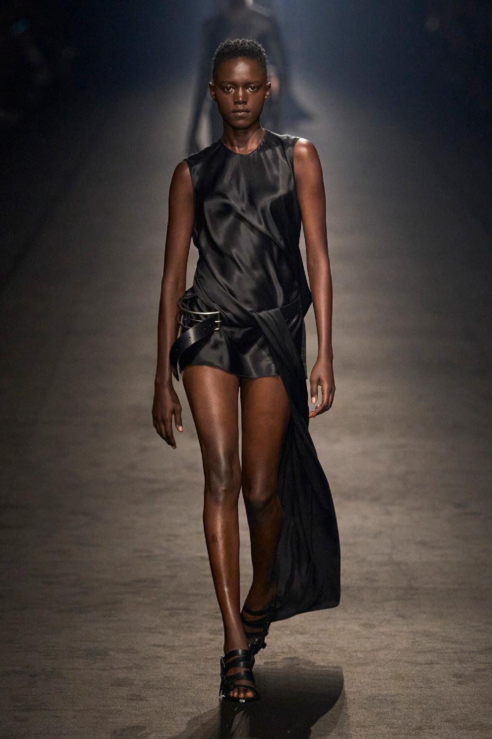 Antonioli ANN DEMEULEMEESTER WOMAN BLACK DRESSES Presa
