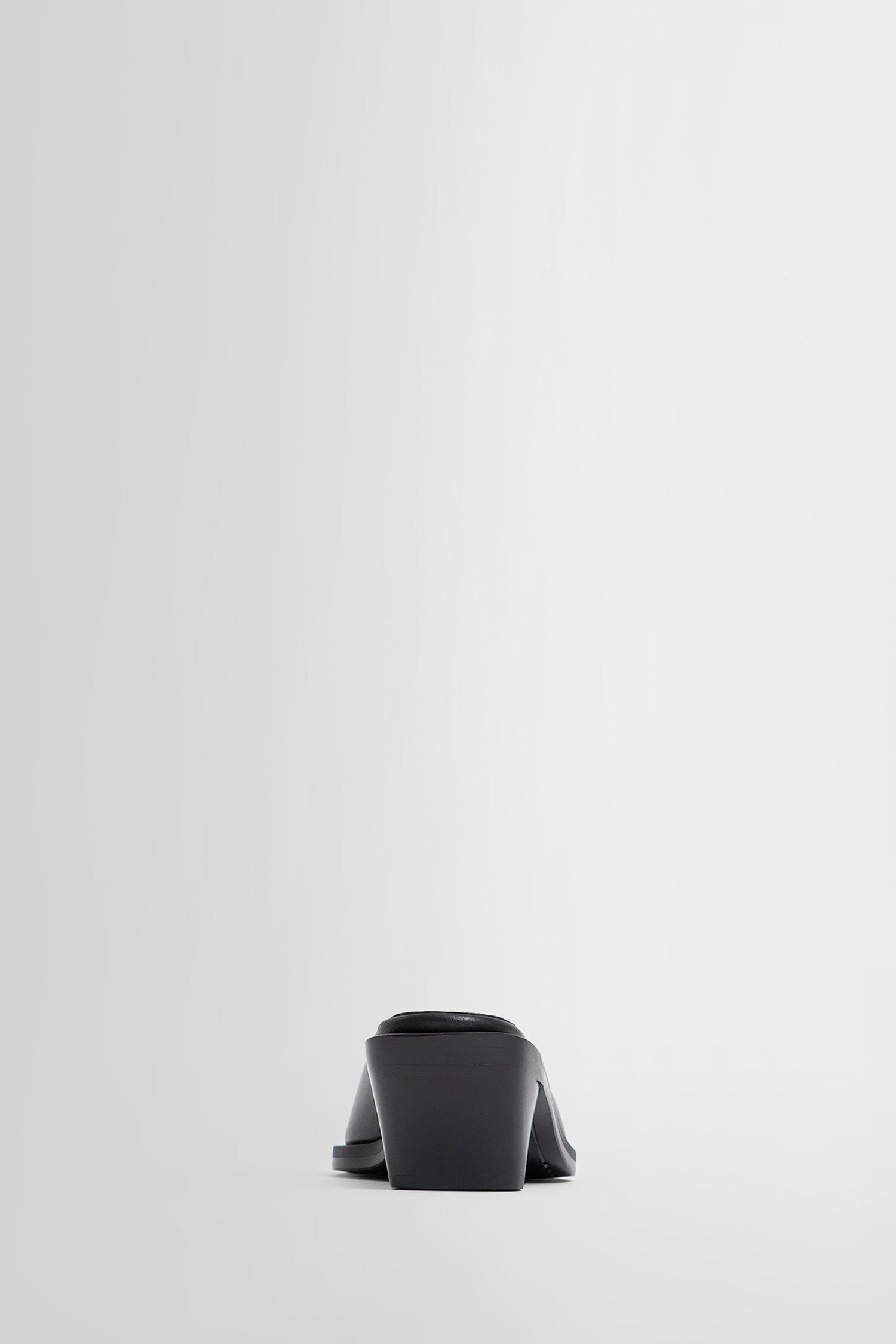 Antonioli ANN DEMEULEMEESTER WOMAN BLACK MULES Black Friday