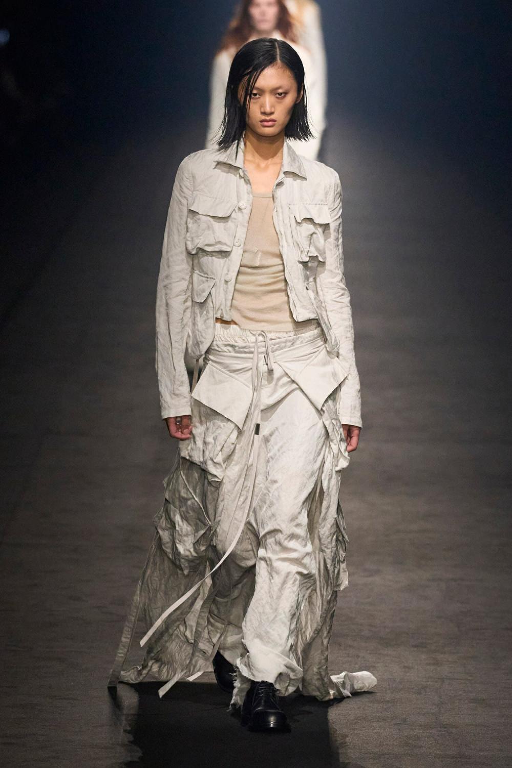 Antonioli ANN DEMEULEMEESTER WOMAN WHITE SHORTS Consegna Veloce