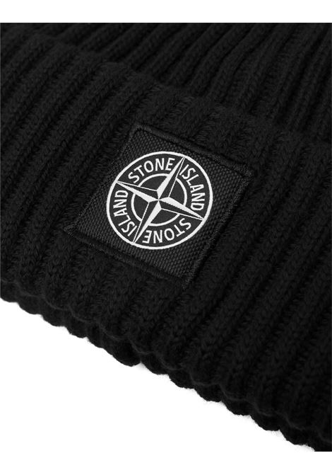 STONE ISLAND Berretto In Lana a Coste Nero Con Logo - STONE ISLAND In Vendita
