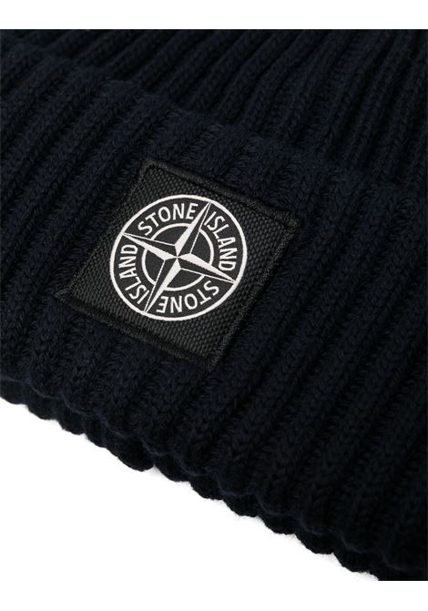 STONE ISLAND Berretto In Lana a Coste Blu Navy Con Logo - STONE ISLAND Offerte