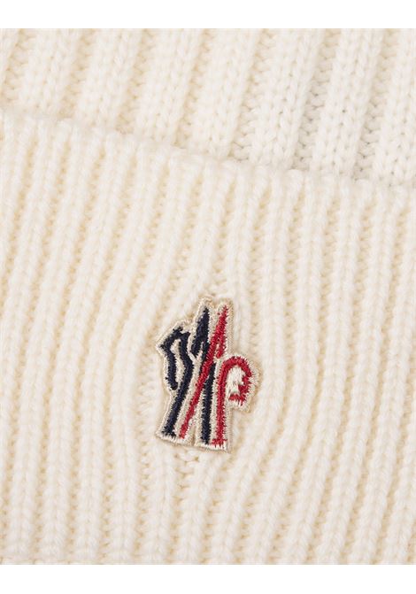 MONCLER GRENOBLE Berretto In Lana a Costine Bianca Con Patch Logo - MONCLER GRENOBLE Limitato a 3 giorni