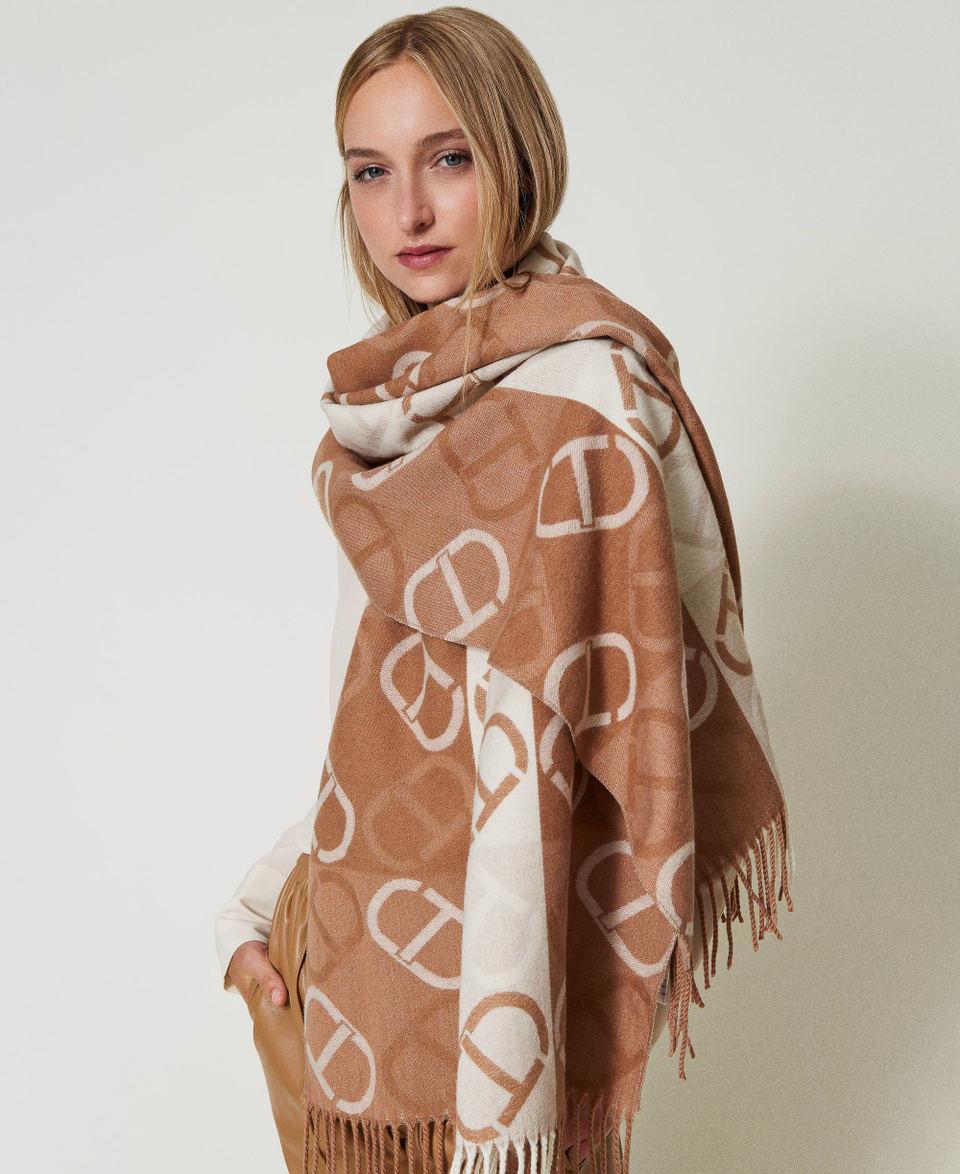 Twin Set Stola in panno jacquard con Oval T In Vendita