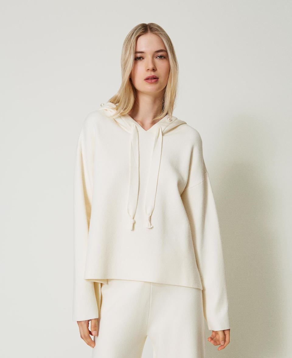 Twin Set Maglia con cappuccio e perle Saldi