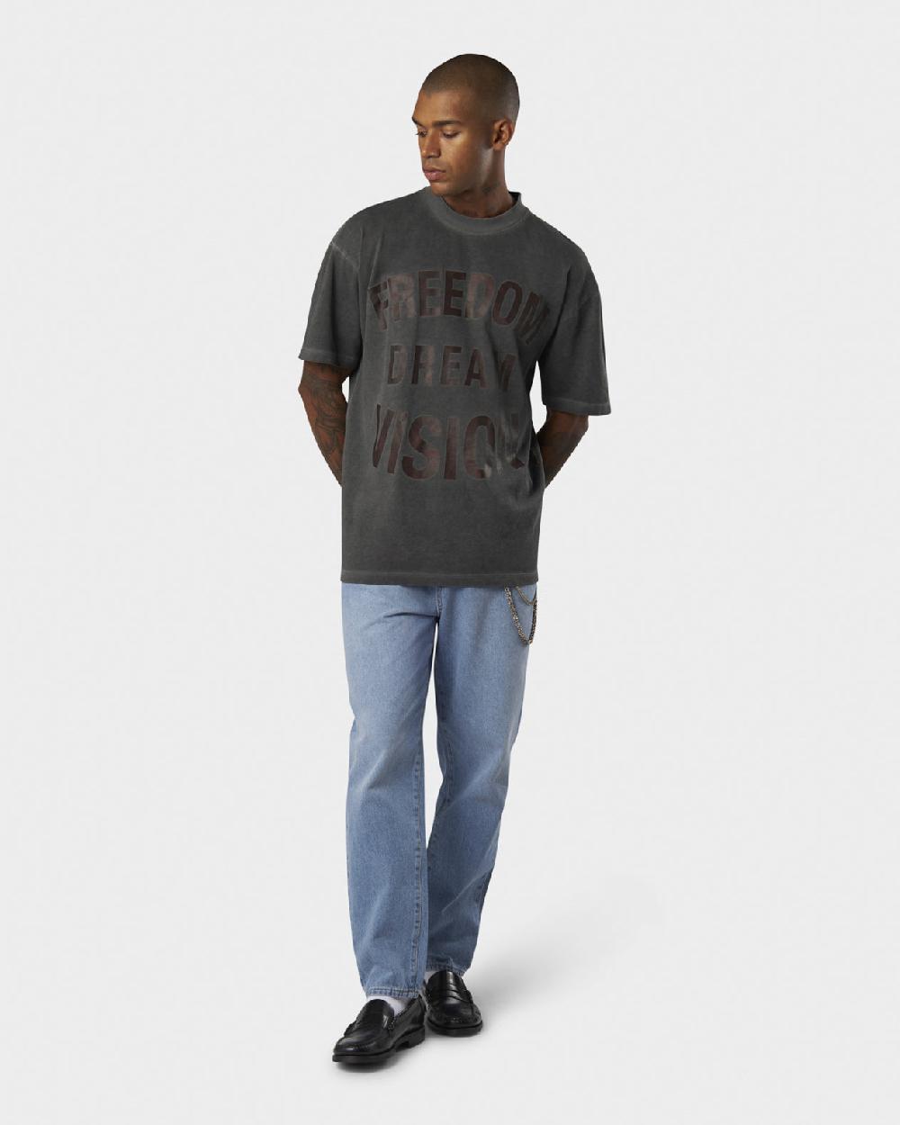 Vision Of Super COLD WASH T-SHIRT WITH FREEDOM PRINT ON FRONT AND METAL LABEL Acquista Ora