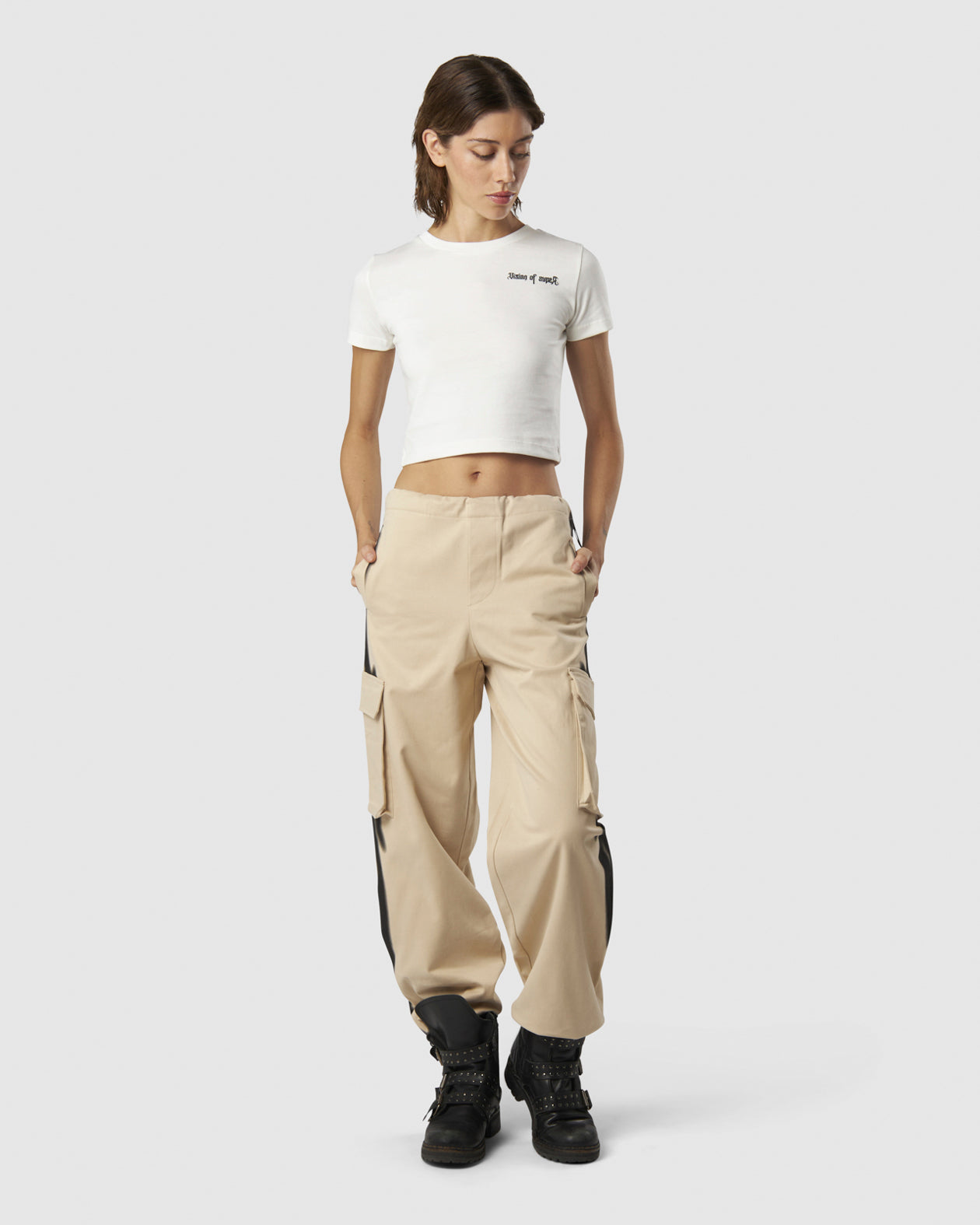 Vision Of Super WHITE CROP T-SHIRT WITH EMBROIDERED TRIBAL LOGO ON FRONT AND EMBROIDERED TRIBAL GRAPHIC ON BACK Promozione Limitata