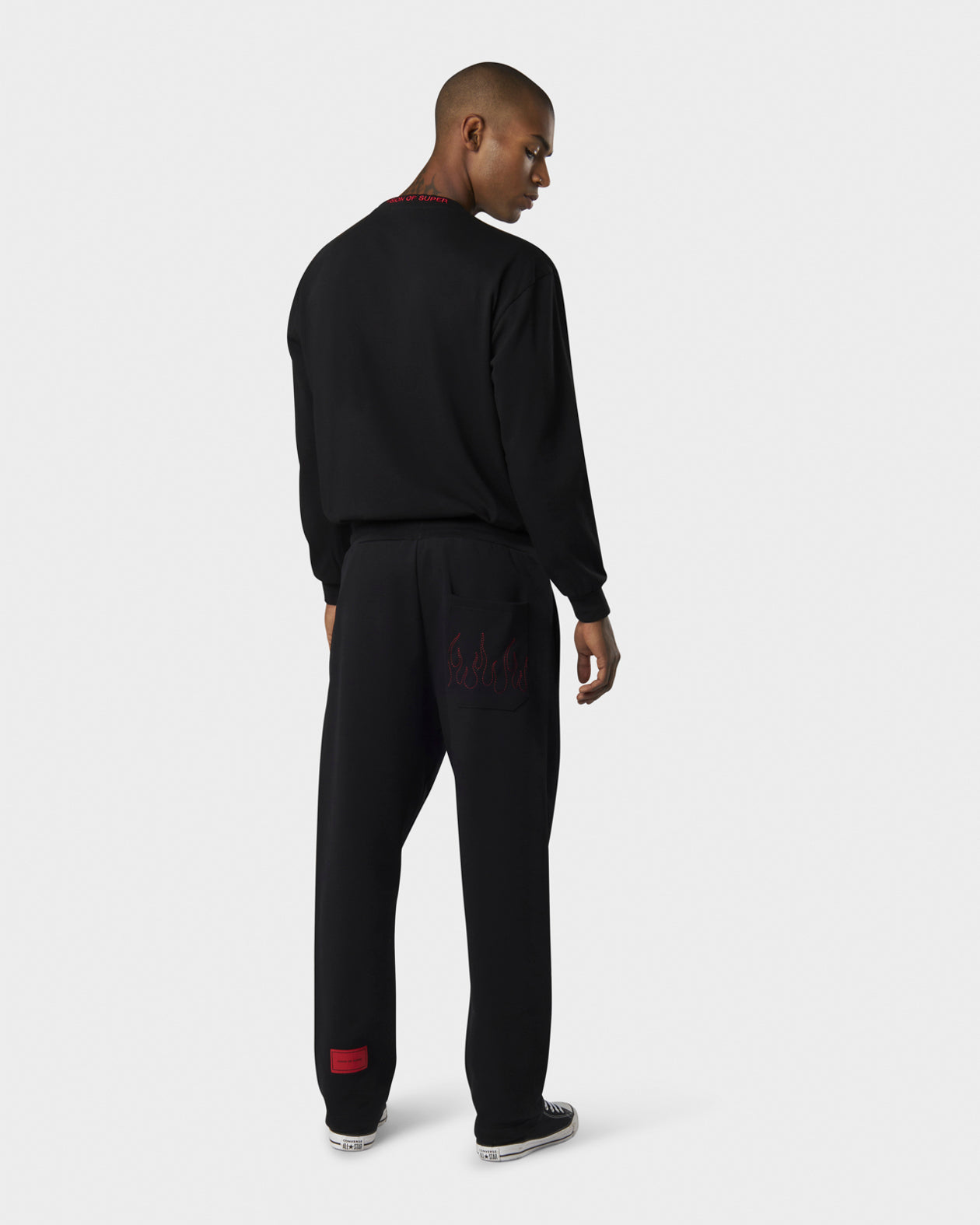 Vision Of Super BLACK SWEATPANTS WITH WHITE COULISSE EMBROIDERED FLAMES ON POCKET AND RED LABEL ON BACK LEFT LEG Sconto