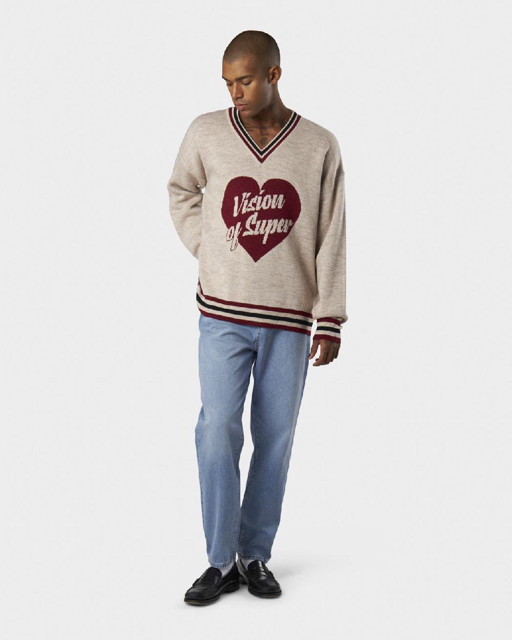 Vision Of Super SAND COLLEGE JUMPER WITH RED JACQUARD VOS HEART Offerta