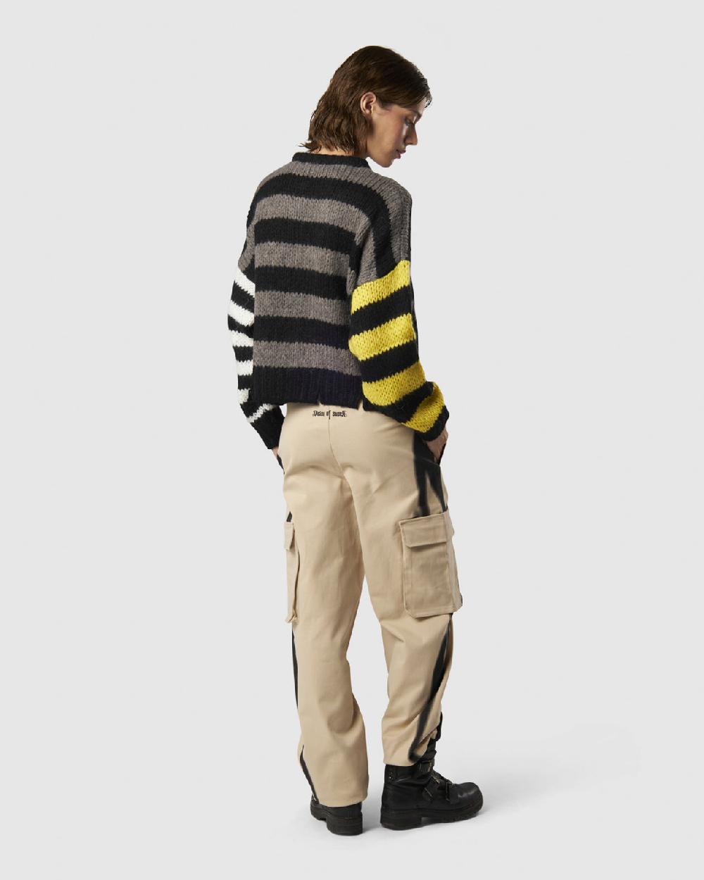 Vision Of Super JUMPER WITH IRREGULAR STRIPES BLACK WHITE GRAY AND YELLOW AND PRINTED LOGO + FLAMES Saldi Di Fabbrica